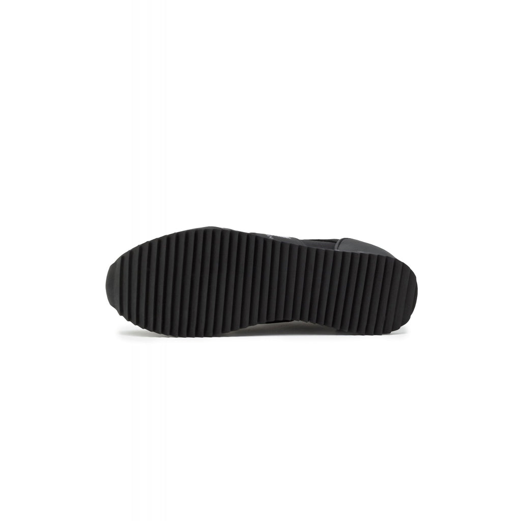 EA7 | Emporio Armani X8X027 XK219 Woven Fabirc Running Style Trainer - Black/White