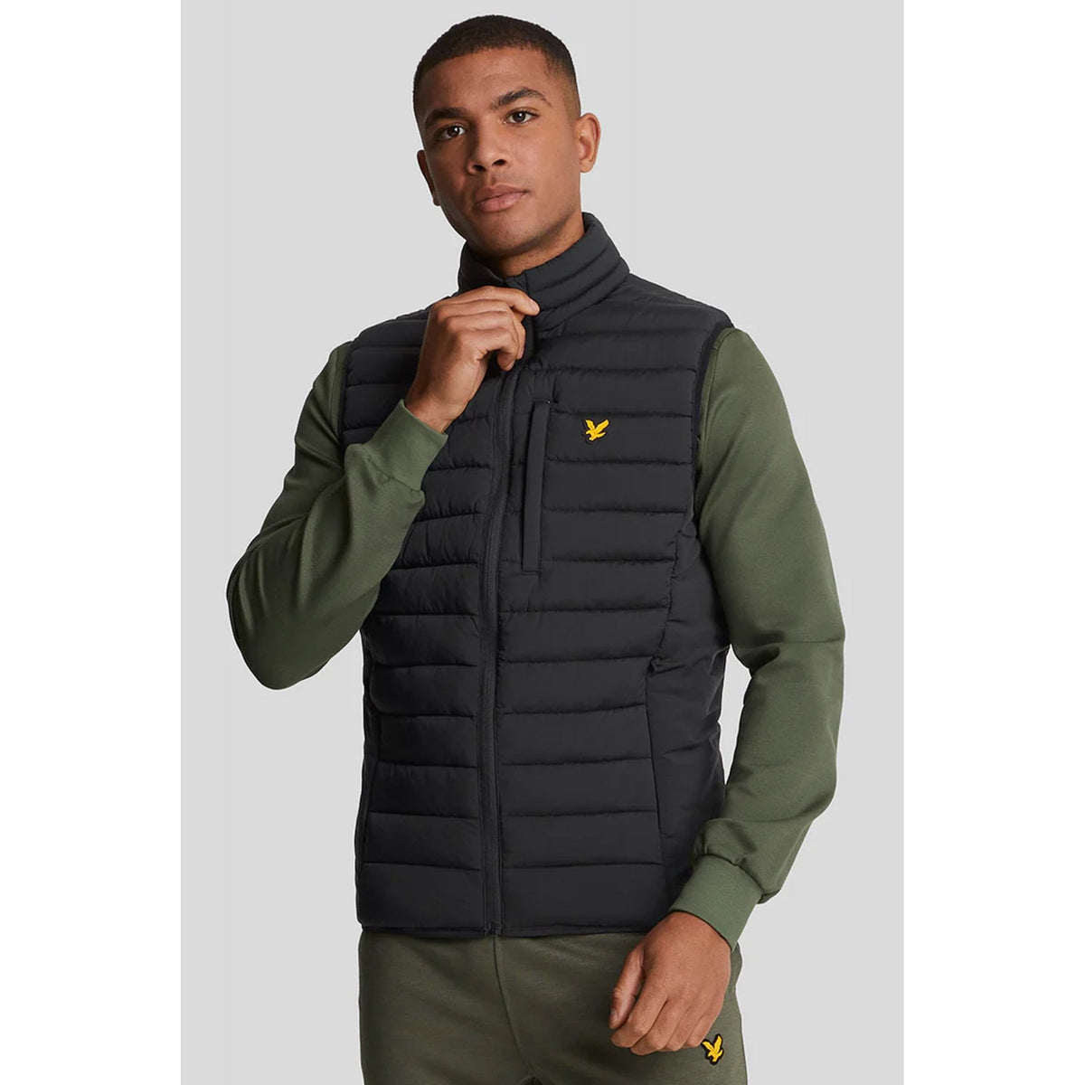 Lyle & Scott | JK2186SP Sports Stretch Rubberised Logo Funnel Neck Quilted Gilet - Black