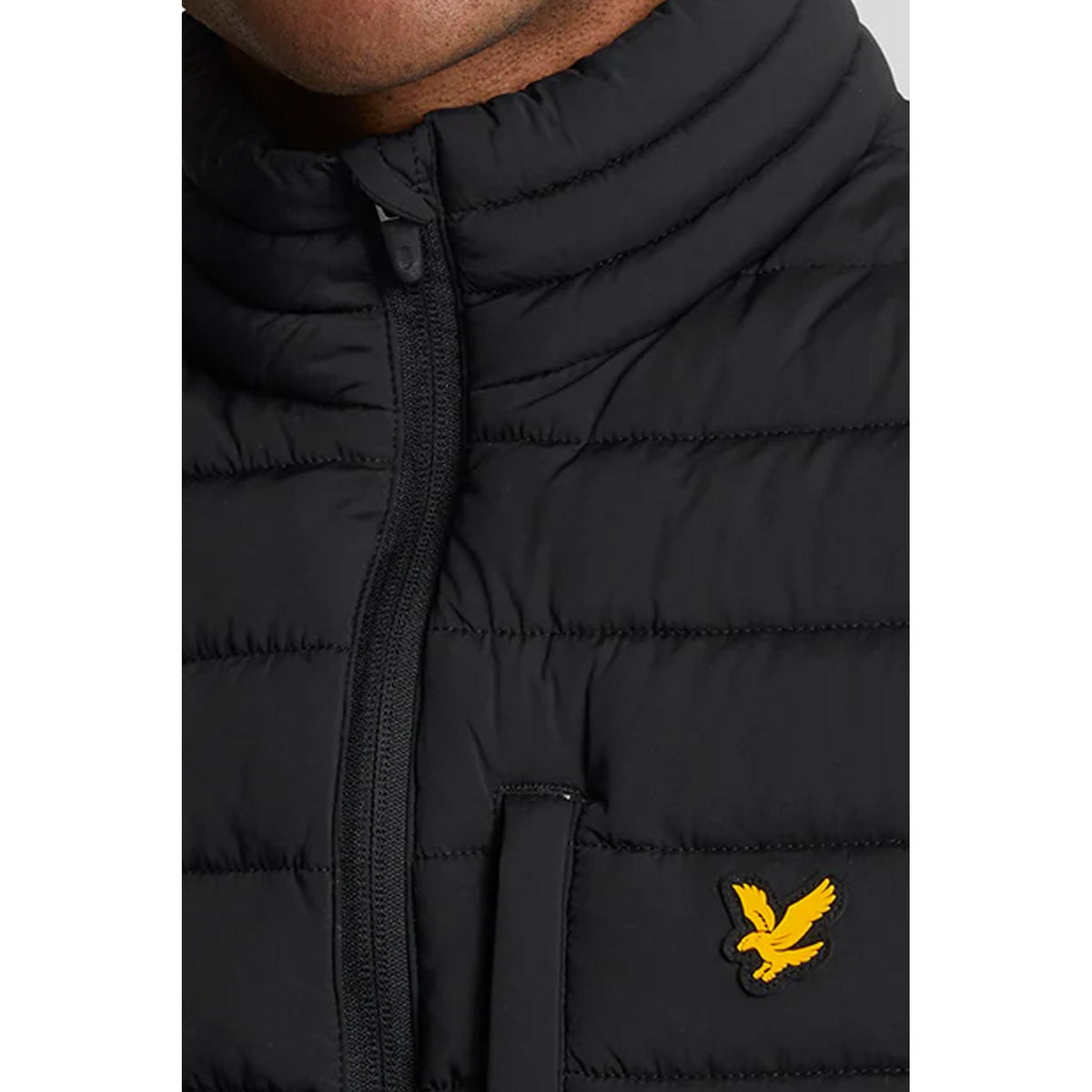 Lyle & Scott | JK2186SP Sports Stretch Rubberised Logo Funnel Neck Quilted Gilet - Black