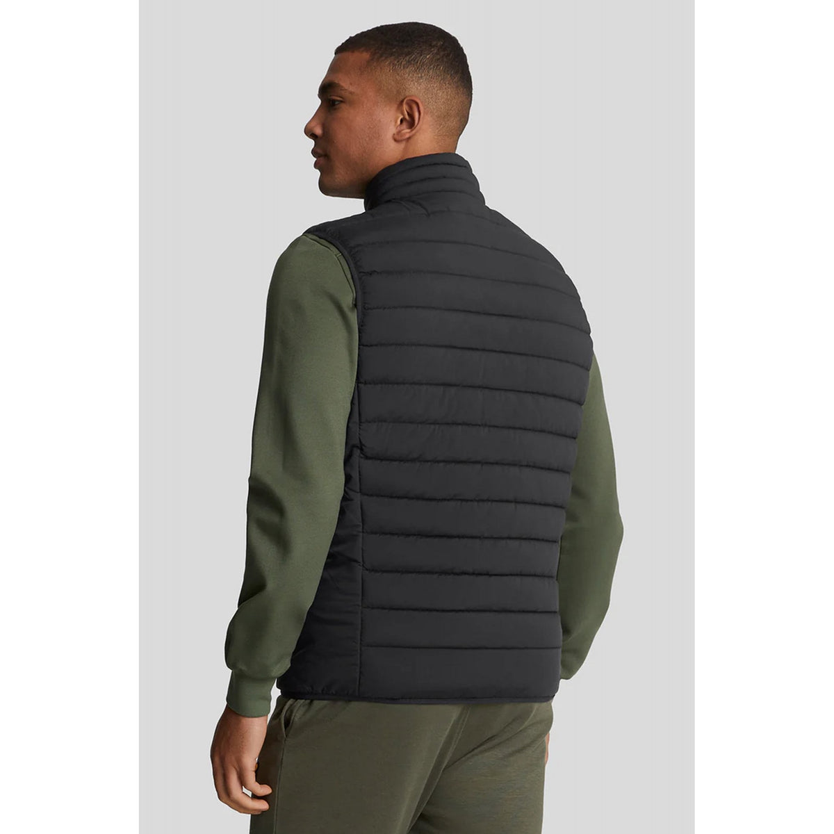 Lyle & Scott | JK2186SP Sports Stretch Rubberised Logo Funnel Neck Quilted Gilet - Black