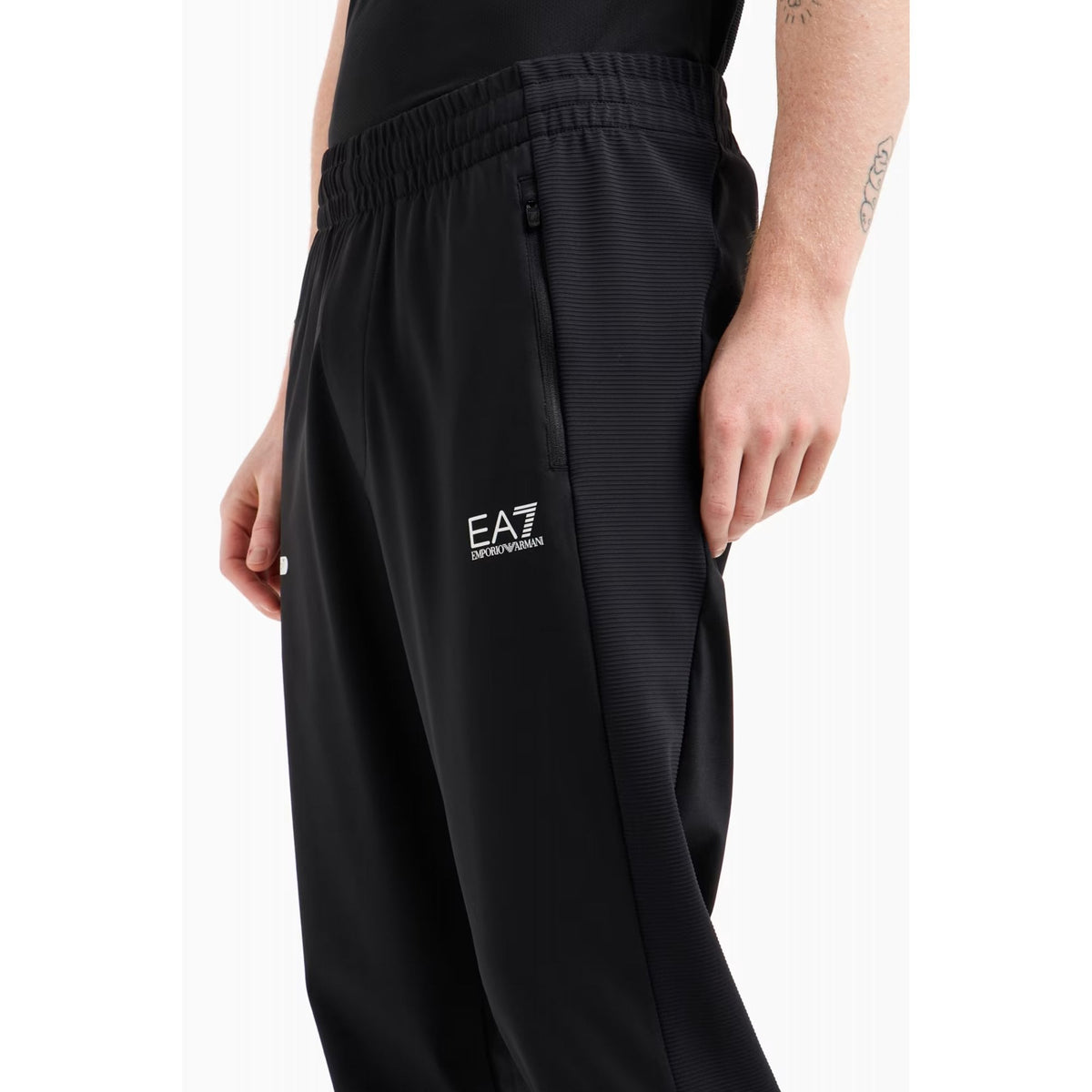 EA7 | Emporio Armani 7M000048 AF13534 Dynamic Athlete VIGOR7 Lightweight Jogger - Black