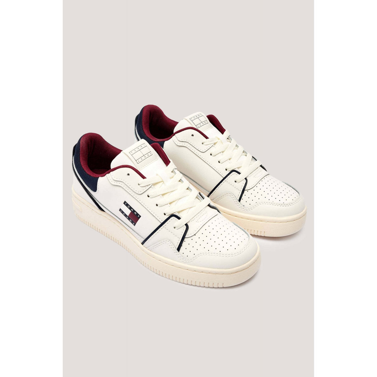 Tommy Jeans | EM01612 Retro Basket Leather Trainer - White