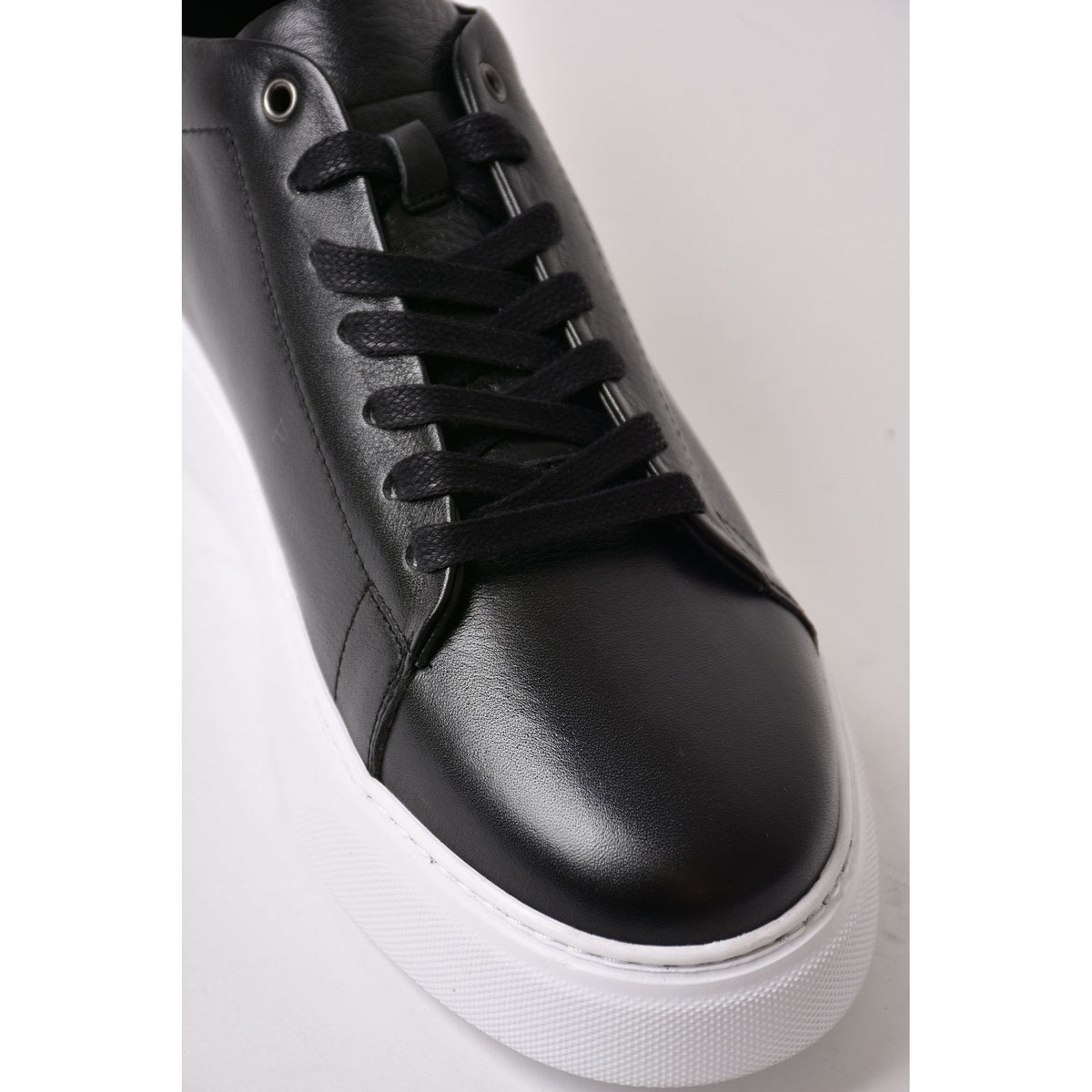 Paul Branco | M-25087 Essential Leather Thick Rubber Sole Trainer