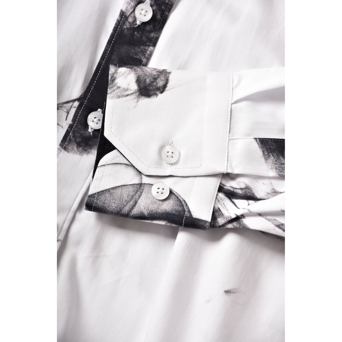CB 088 Smoke Effect Print Design Slim Fit Cotton Single Cuff Smart Shirt - White/Black