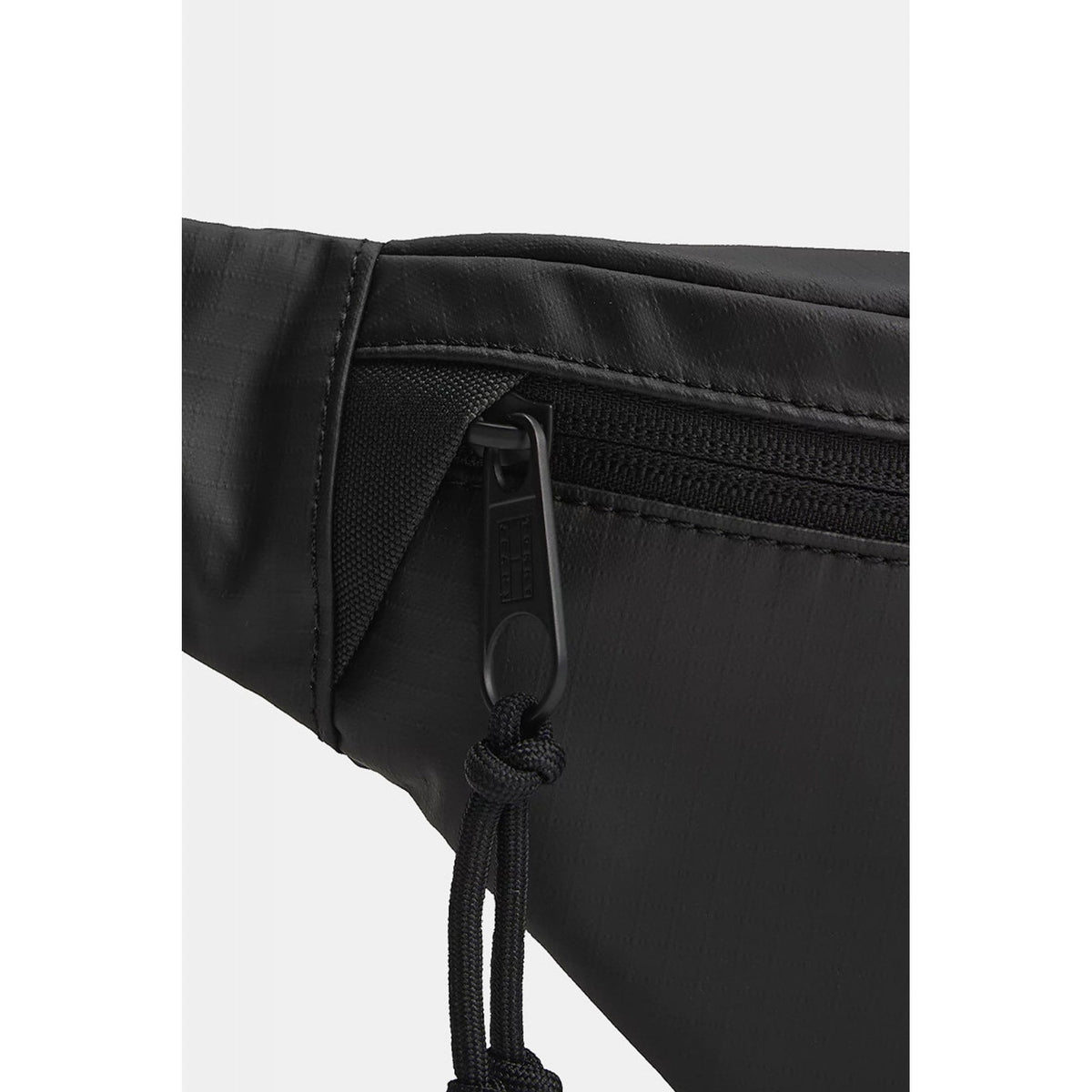 Tommy Jeans | AM0AM13873 Daily Tech Ripstop Waterproof Sling Body Bum Bag - Black