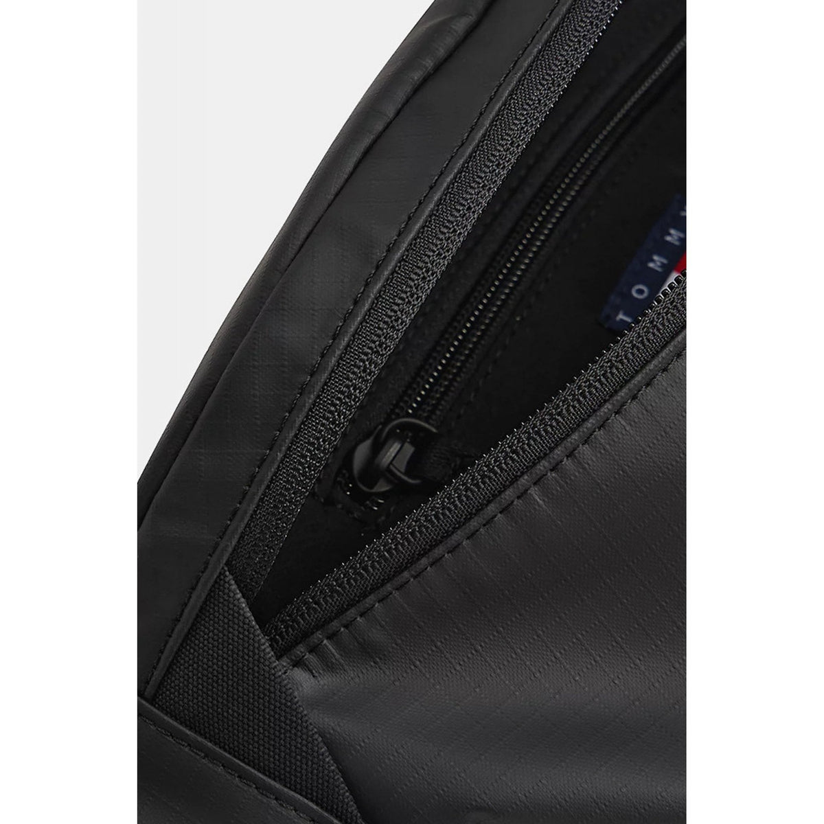 Tommy Jeans | AM0AM13873 Daily Tech Ripstop Waterproof Sling Body Bum Bag - Black