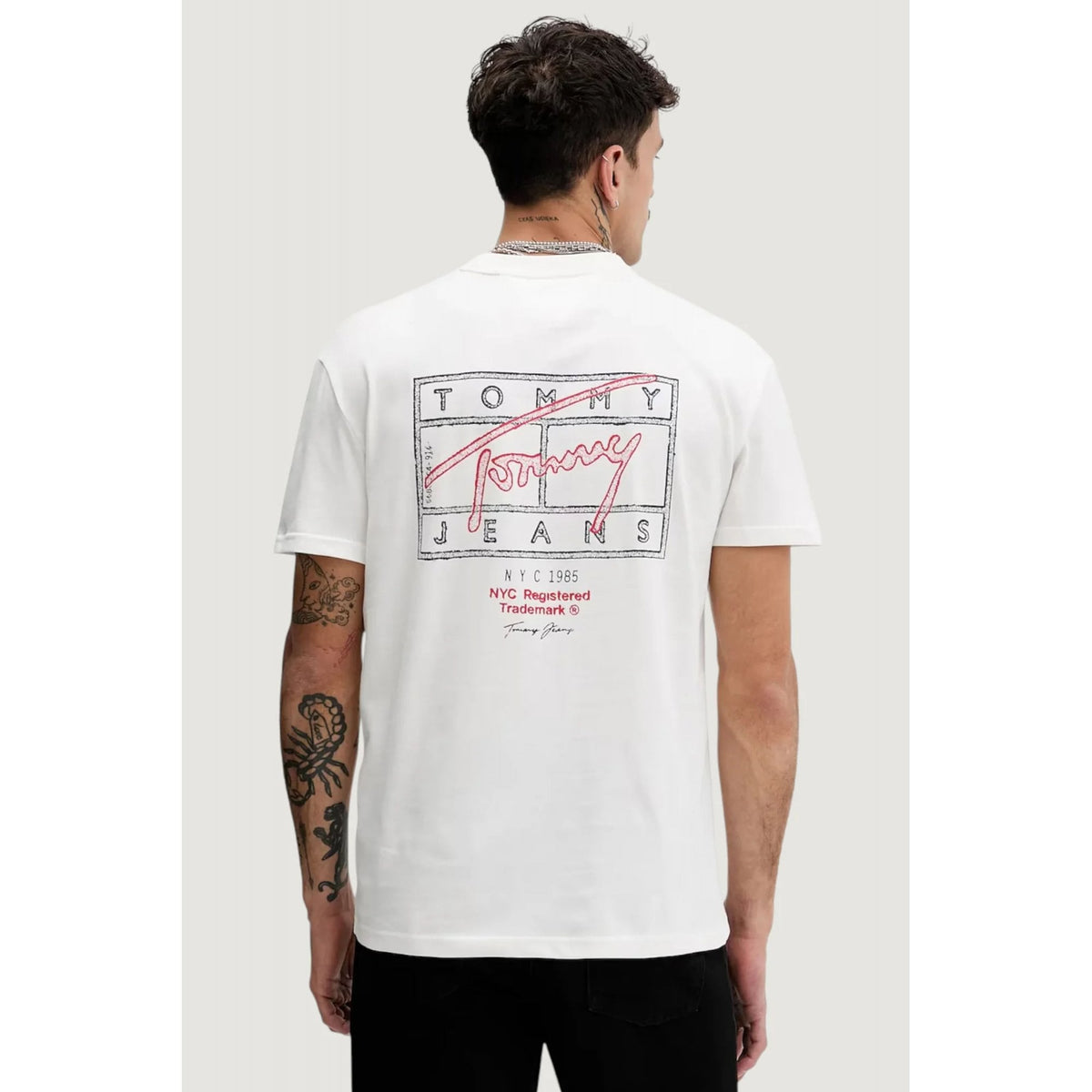 Tommy Jeans | DM22319 Regular Script Sign Spray Back Logo Print Half Sleeve T-Shirt