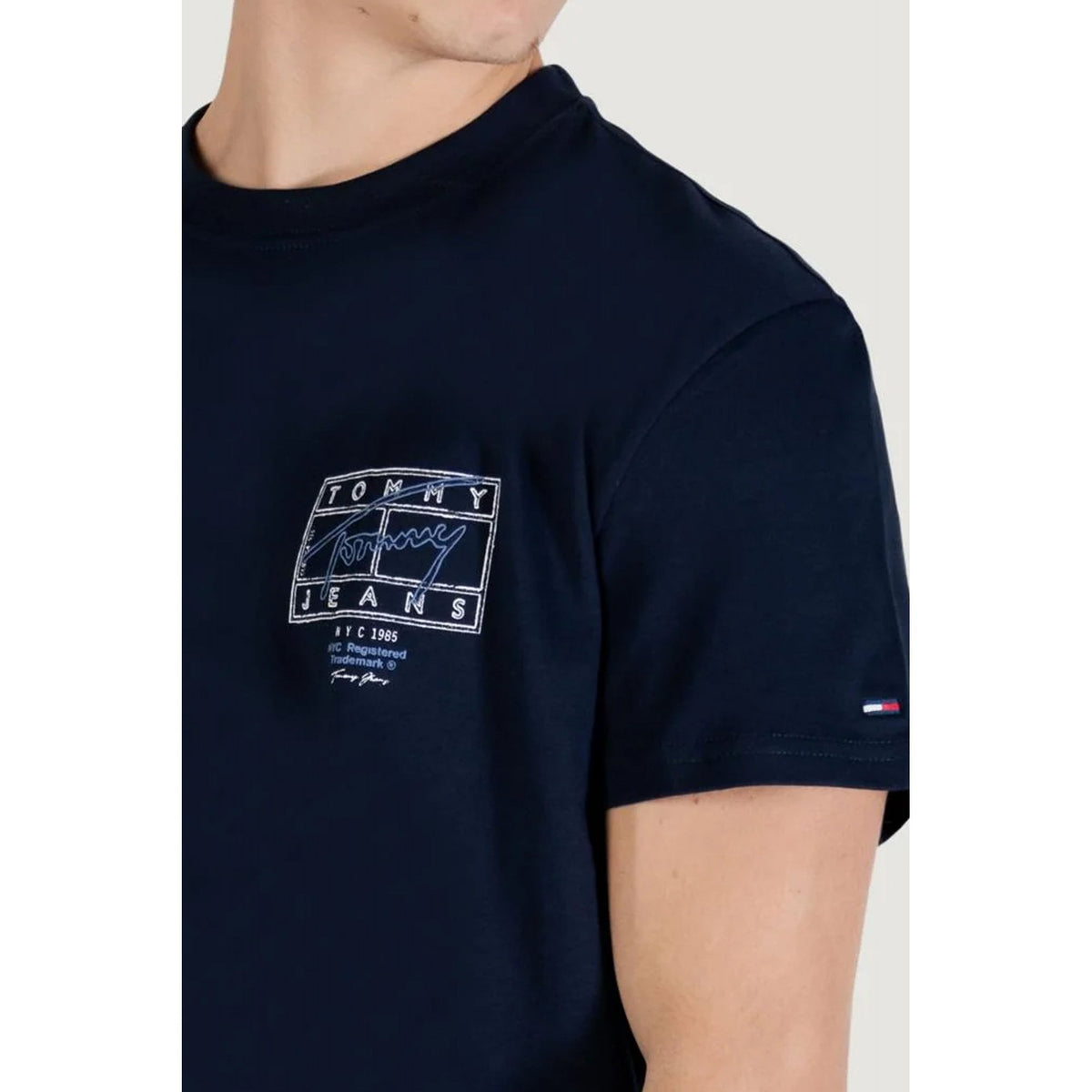 Tommy Jeans | DM22319 Regular Script Sign Spray Back Logo Print Half Sleeve T-Shirt