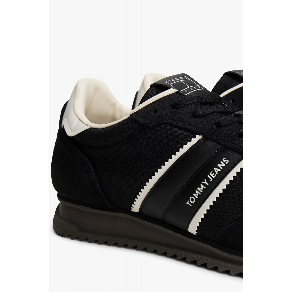 Tommy Jeans | EM01664 Retro Mixed Texture Serrated Runner Style Trainer - Black