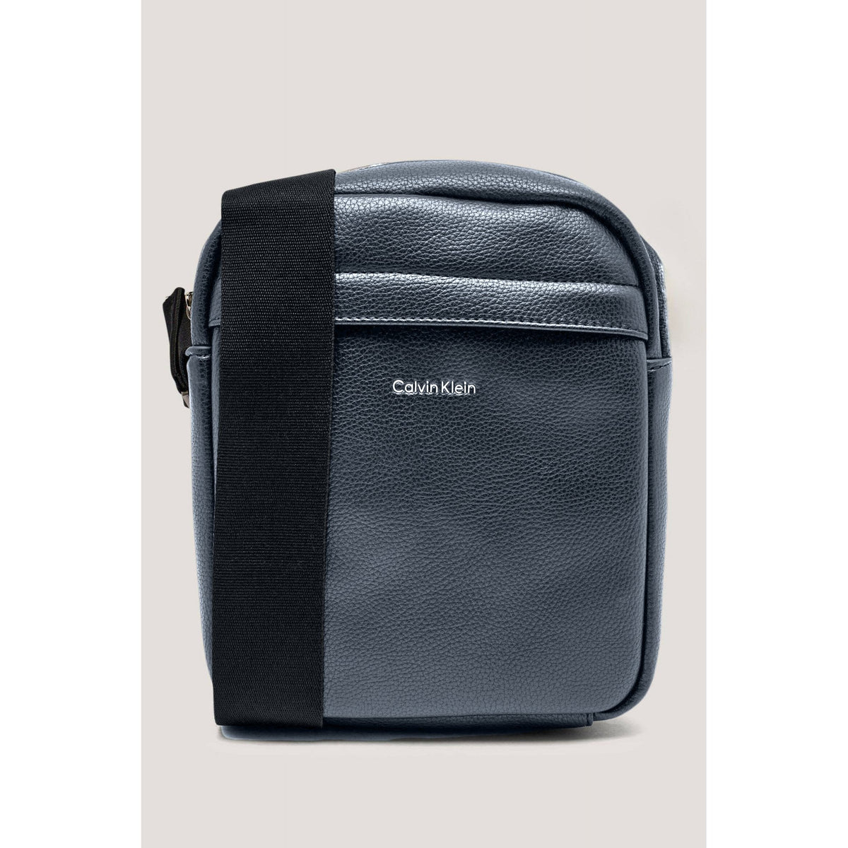 Calvin Klein Jeans | LV04D3160G Raised Reporter Cross Body Bag