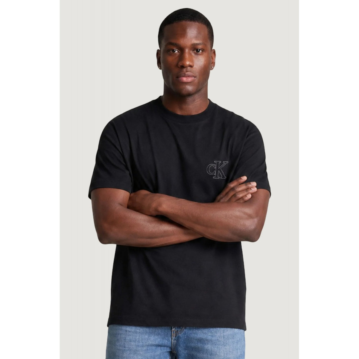 Calvin Klein Jeans | LV04RG220G Stitched Embossed Logo Half-Sleeve T-Shirt - Black