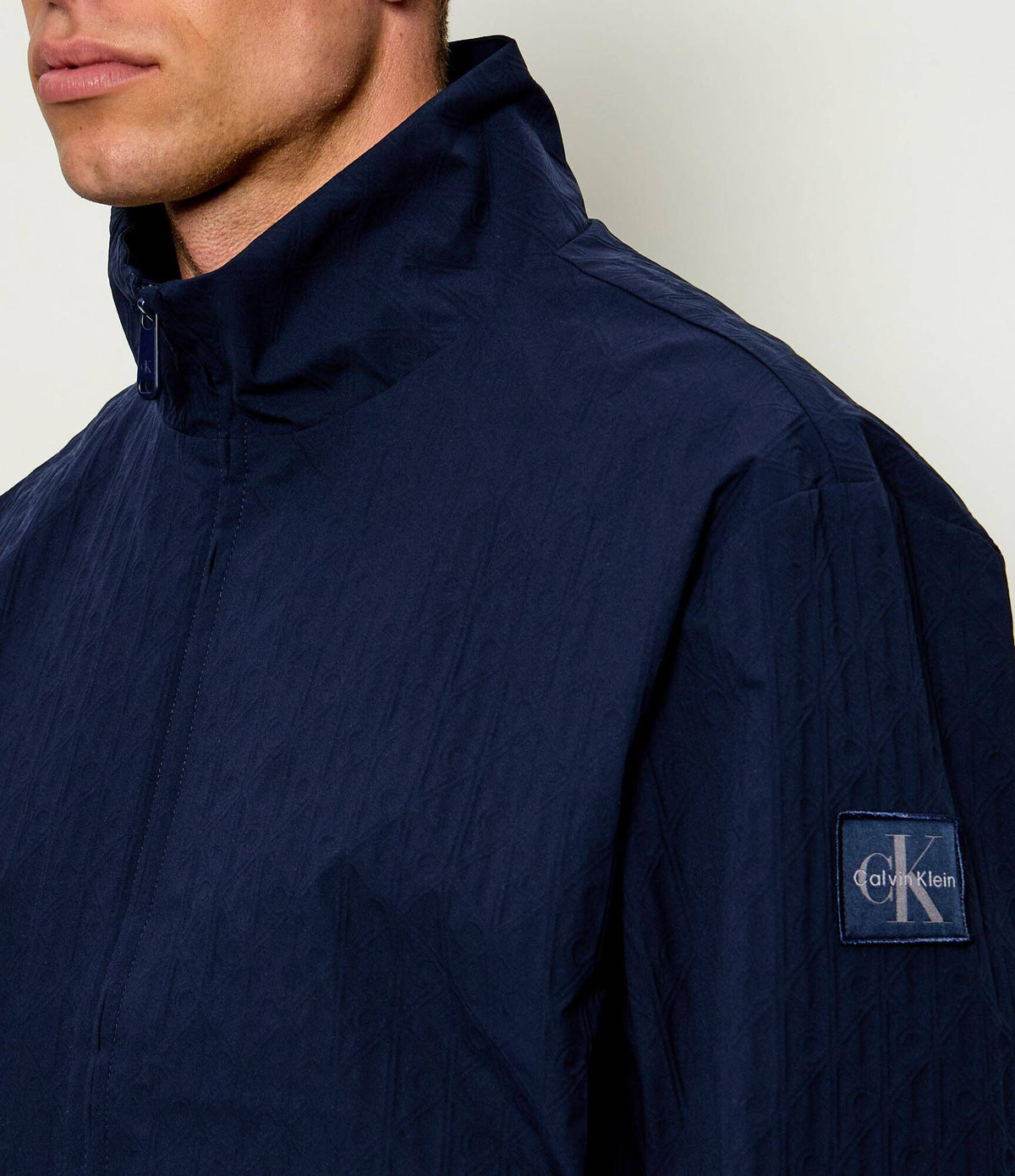 Calvin Klein Jeans | LV04RG512G Repeat Logo Lightweight Windbreaker Funnel Neck Jacket - Dark Navy